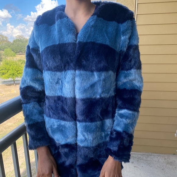 Blue/purple faux fur coat - Picture 2 of 4